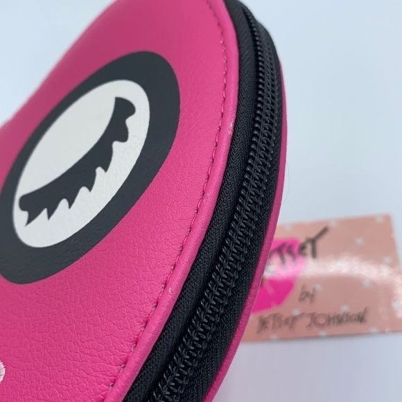 Betsey Johnson Eyes Face Heart Coin Purse Wristlet - Picture 9 of 9